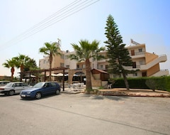 Hôtel Petsas Apartments & Tavern (Coral Bay, Chypre)