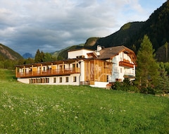 Alpin Stile Hotel (Lajen, Italy)