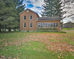 Casa/apartamento entero Vintage Farmhouse 2.4 Miles To Mount Pleasant Ski! (Cambridge Springs, EE. UU.)