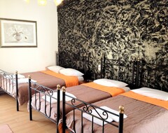 Hotel Exarchos Rooms (Perama, Greece)