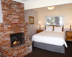 Khách sạn Carmel Fireplace Inn (Carmel-by-the-Sea, Hoa Kỳ)