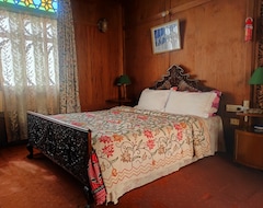 Hotel Houseboat Sheikh Palace (Srinagar, Indija)