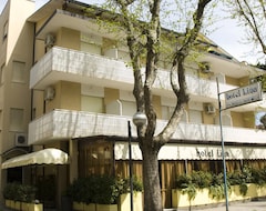 Khách sạn B&B Hotel Lina (Pinarella Di Cervia, Ý)