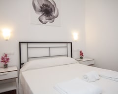 Otel Feelathome Merced Apartments (Malaka, İspanya)