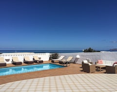 Koko talo/asunto 3 Bedroom Luxury Villa With Private Pool Just By The Sea (Famara, Espanja)