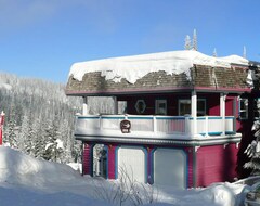 Hotel 3 Bedroom Home - Steps from the Skiway and Village. Sleeps 10 Pet Friendly! (Vernon, Kanada)