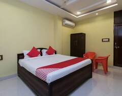 OYO 16121 Hotel Antilia (Indore, India)