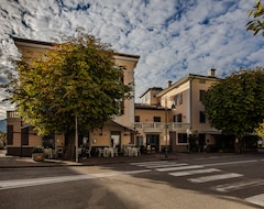 Khách sạn Albergo Caffe Centrale (Mezzocorona, Ý)