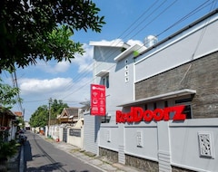 Hotel RedDoorz near Terminal Tirtonadi (Surakarta, Indonezija)