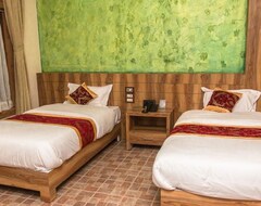 Hotel Chitwan Safari Camp & Lodge (Chitwan, Nepal)