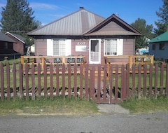 Entire House / Apartment Country Cottage - Family- pet friendly Getaway! 1 800 824-6322 (Lake Almanor, USA)