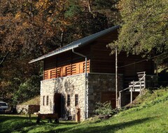 Toàn bộ căn nhà/căn hộ Renovated In 2006, Charming Holiday Home By The Woods (Samone, Ý)