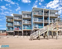 Entire House / Apartment North Topsail Beach Condo With Beach Access! (North Topsail Beach, USA)