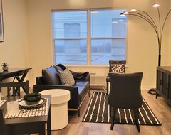 Cijela kuća/apartman Black & White Themed| 1bd/1ba|parking (Bound Brook, Sjedinjene Američke Države)