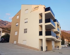 Koko talo/asunto Apartments Leone Lukas (Promajna, Kroatia)