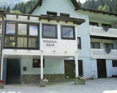 Khách sạn Julia (Feld am See, Áo)