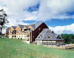 Hotel Comfy and charming condo w/ easy access to the slopes, shuttle, and airport! (Newry, USA)