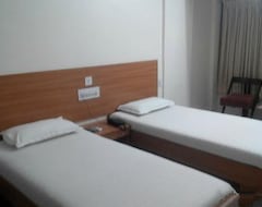 Hotel Purnima Regency (Dhule, India)