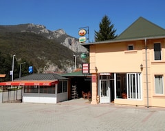 Majatalo SOBE za izdavanje BLEF (Ovčar Banja, Serbia)