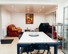 Toàn bộ căn nhà/căn hộ Kimia House Family : Modern & Spacious 3 Bedroom Flat (Osny, Pháp)