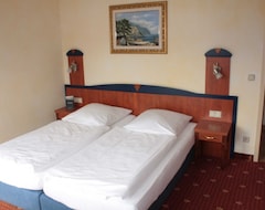 Double Room 11 - Hotel Ostseeblick (Karlshagen, Njemačka)