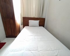 Khách sạn OYO Life 3246 Walnut Inn G-10 (Karawang, Indonesia)