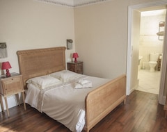 Hotelli Triple Room With Corner Bath Street View (Saint-Baslemont, Ranska)