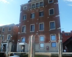 Khách sạn Hotel Vecellio (Venice, Ý)