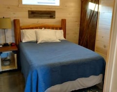 Hotel Knotty Squirrel Cabins (Mountain View, USA)