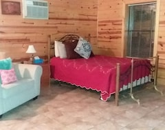 Hotel Redbud-parkers Hideaway On The River (Eureka Springs, USA)
