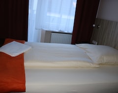 Khách sạn Hotel Paris (Dusseldorf, Đức)