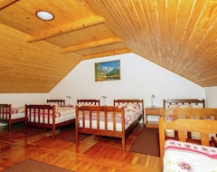 Casa/apartamento entero Casa pequeña y cómoda, cerca del Parque Natural de Velebit, conexión WI-FI (Lovinac, Croacia)
