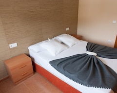 Hotel Apartamentos Río Guadalaviar (Albarracin, Spain)