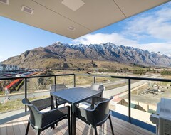 Entire House / Apartment Executive 2 Bedroom Apartment Remarkables Park (Queenstown, New Zealand)