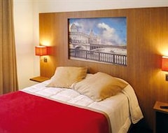 Hotel Residhome Paris-Guyancourt (Guyancourt, France)