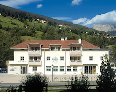Appartmenthotel Residence Elvis (St. Ulrich, İtalya)