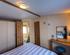 Hotel Ww165 - Camber Sands Holiday Park - Sleeps 6 - 2 Bedrooms + 2 Bathrooms (Rye, United Kingdom)