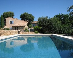 Toàn bộ căn nhà/căn hộ Bed And Breakfast In A Charming House In The Heart Of The Luberon, Pink Room (Pertuis, Pháp)