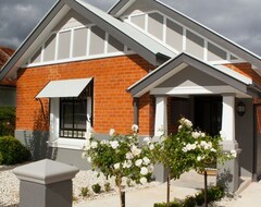 Hotel William Cottages - long & short term stays, 100m to centre of town (Bathurst, Australia)