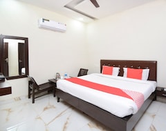 Khách sạn OYO 28282 Hotel J J Crown (Zirakpur, Ấn Độ)