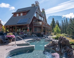 Khách sạn Hidden Ridge Resort (Banff, Canada)