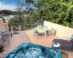 Toàn bộ căn nhà/căn hộ Oceanview 6 With Rooftop Terrace & Spa (Nambucca Heads, Úc)