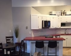 Cijela kuća/apartman Hip Urban Condo With Huge Private Deck (Seattle, Sjedinjene Američke Države)