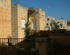 Khách sạn Odysseus Court Gozo (Xlendi, Malta)