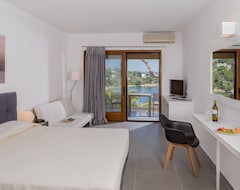 Cape Kanapitsa Hotel & Suites (Kanapitsa, Greece)