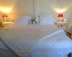 Bed & Breakfast La Maison Du Phare De Honfleur Chambre D Hotes B&B -Jacuzzi Prive- Shabby Chic (Honfleur, Francuska)