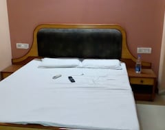 Hotel Karnail & Restaurant (Meerut, Indien)