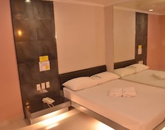 Khách sạn One Serenata Bacoor (Bacoor City, Philippines)