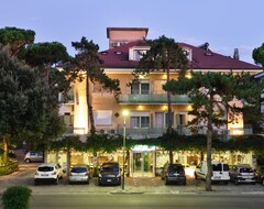 Hotel Mimosa (Lignano Pineta, Italy)