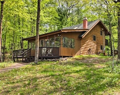 Entire House / Apartment Lakefront Cumberland Cabin With Dock And Fire Pit! (Cumberland, USA)